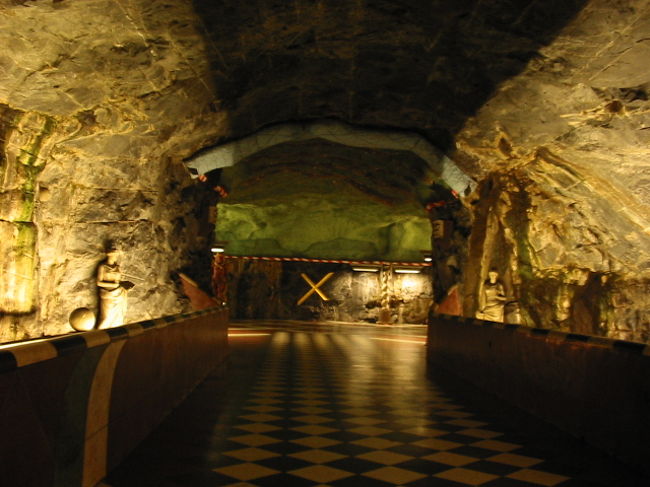 さすがデザインの国スウェーデン、地下鉄構内もなかなかかわっています！