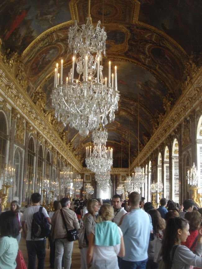 <br /><br /><br /><br /><br /><br /><br /><br />鏡の回廊