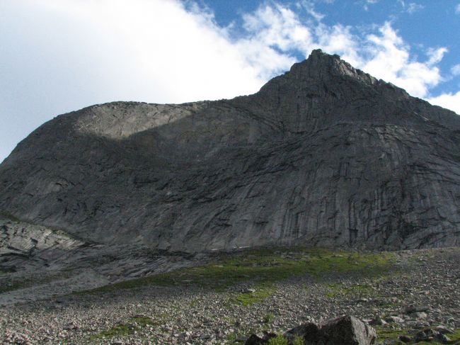 Mt.Stetindの南壁が、目の前に広がります。