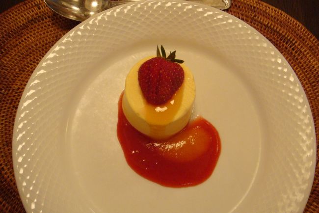 デザートもクランベリーソース。