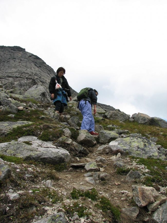 写真では分かりにくいですが、けっこう急です。