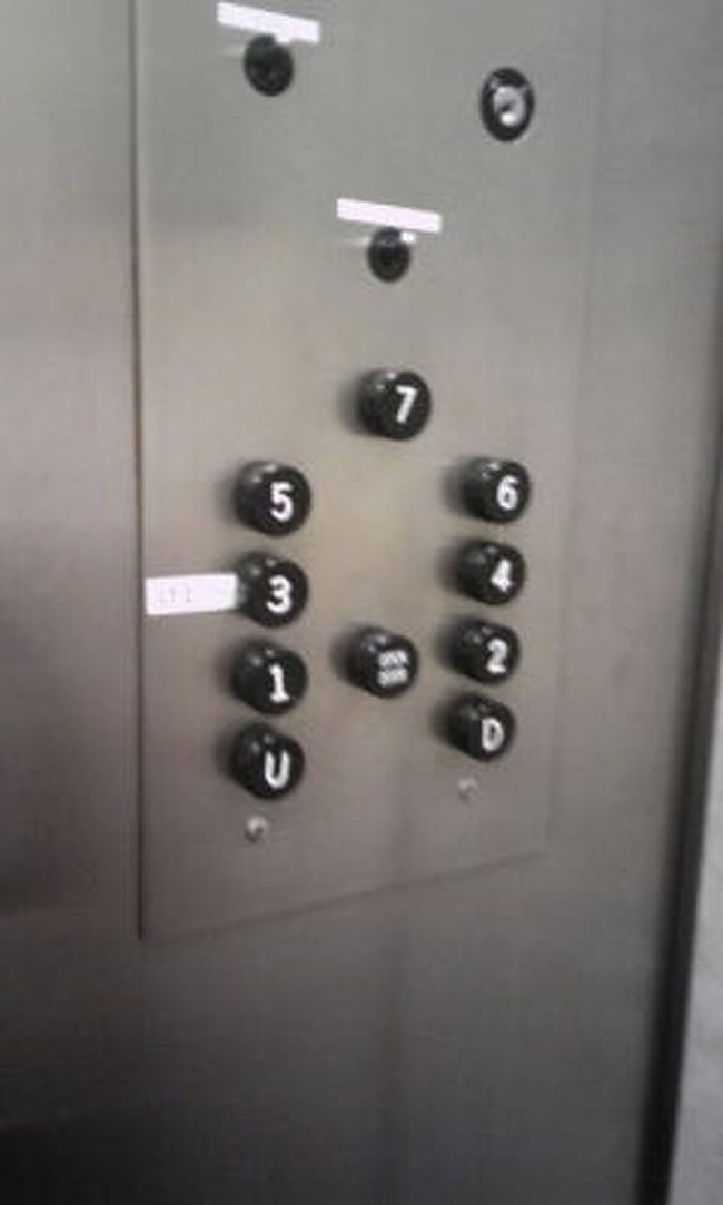 【アートランドホテル蓼科】<br /><br />なかなかレトロなエレベーターでした。