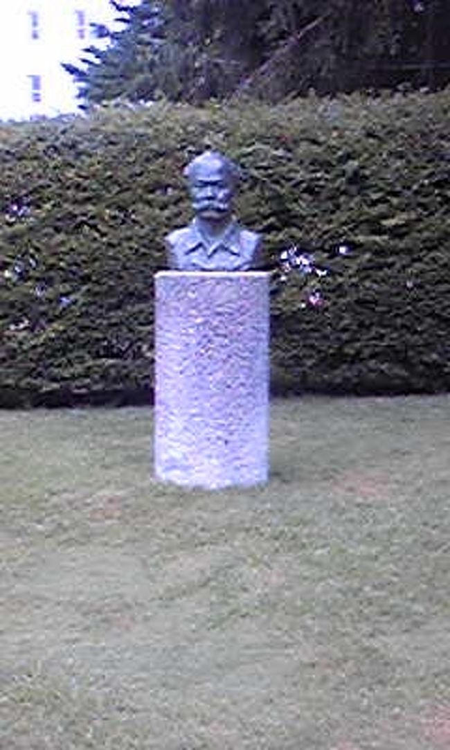 【彫刻公園】<br /><br />マリー・ローランサン美術館と彫刻公園はホテルに併設してます。<br /><br />彫刻公園<br />営業時間：9：00〜17：00（無休ですが積雪のため冬季閉園します）<br />料金（個人）：大人1,000円、小中学生500円<br />お得な（？）美術館と共通券もあります。<br /><br />宿泊客は無料で入れます♪<br /><br />