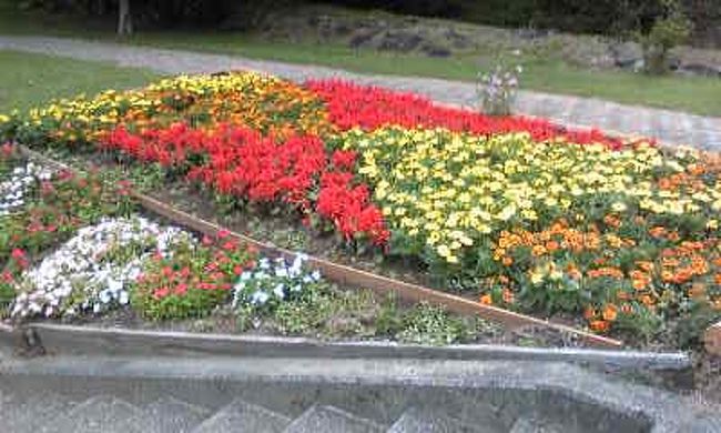 【彫刻公園】<br /><br />お花もきれいに咲いてました♪