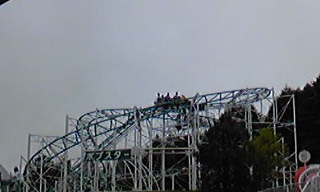 【白樺リゾートファミリーランド】<br /><br />レイクランドへ移動。<br /><br />ボブスターに乗りました。<br /><br />この後はゴーカートに乗りました（写真なし）。<br />レーシングコースで競争しました。<br />5台で2分30秒の耐久レースです。<br />１台マシンが不調で私達の番から4台でレースしました。<br />レーサーは男性2人、娘、私でしたが何と私がぶっちぎりで１位でした☆･ﾟ:*(人´ω｀*)ぅ。れ。し。ぃ。。 