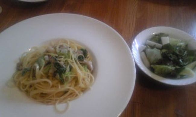 【オステリア白樺】<br /><br />私はパスタのランチセット<br />お好みのパスタ、サラダ、ふんわり温かなパン、自家製ドルチェ盛り合わせ、飲み物<br /><br />まきばのスパゲッティをチョイスしました♪