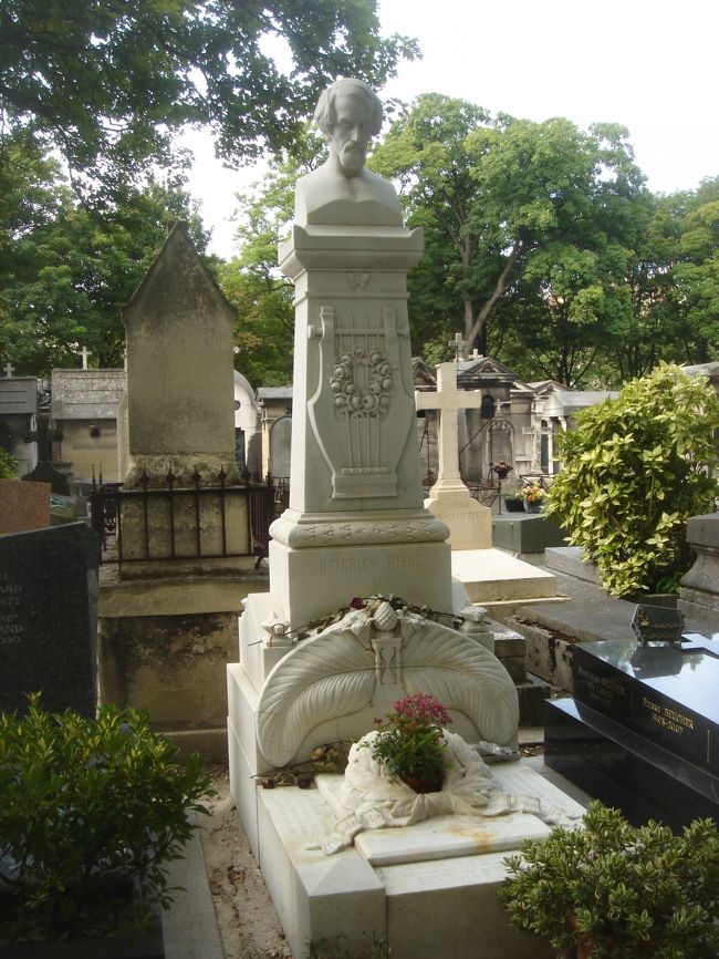 <br /><br /><br /><br /><br /><br /><br /><br />ハイネの墓