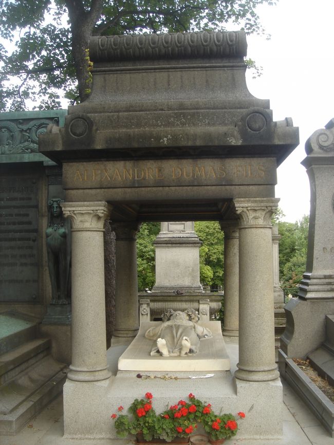 <br /><br /><br /><br /><br /><br /><br /><br /><br />アレクサンドル・デュマの墓