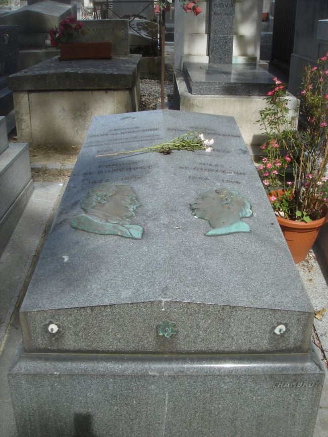 <br /><br /><br /><br /><br /><br /><br /><br />ゴンクール兄弟の墓