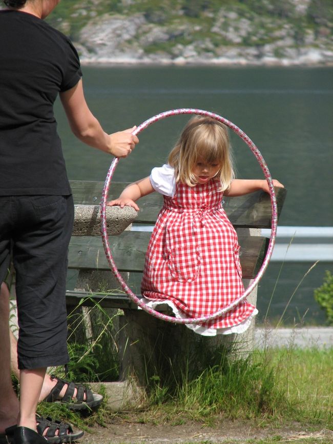 トレイルヘッドのパーキングにいた天使ちゃん。<br />こちらの人たちは、景色のよいパーキングにキャンピングカーをとめて、そこでキャンプしたり、遊んだりして楽しんでいました。