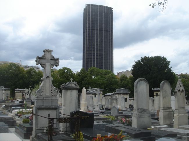 <br /><br /><br /><br />モンパルナス墓地とモンパルナス・タワー