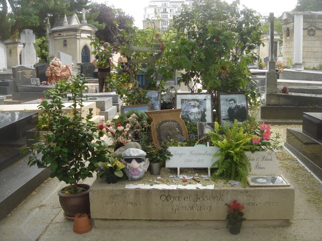<br /><br /><br /><br />セルジュ・ゲンズブールの墓