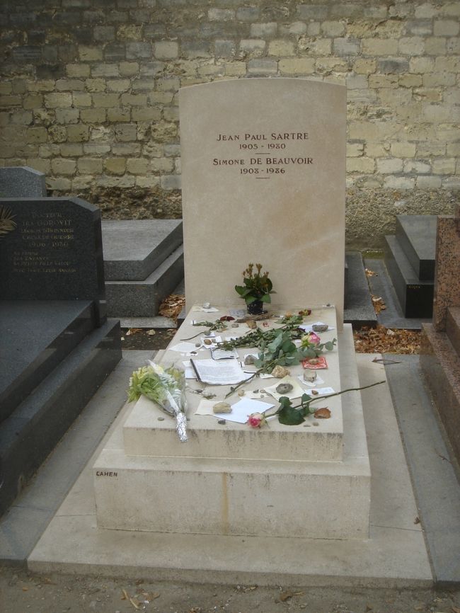 <br /><br /><br /><br /><br /><br /><br /><br />ジャン・ポール・サルトルと<br />シモーヌ・ド・ボーヴォワールの墓