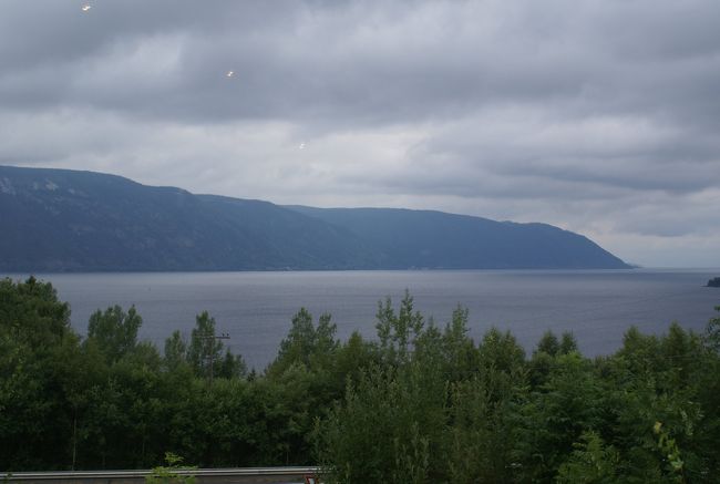 今にも降りそうな厚い雲。