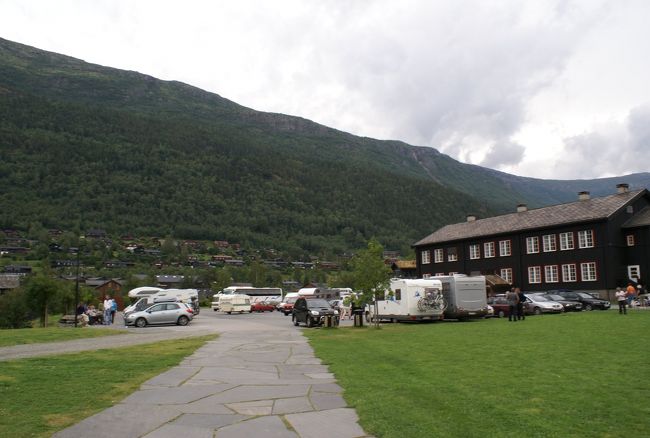 オッタから約１時間でロムという村に到着。<br /><br />この村にスターブ教会があります。