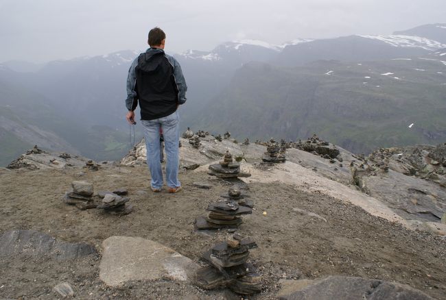 酷い雨ではないけれど、風もある。<br />あんまり近くに行くと、見てるだけでも怖いよ〜！