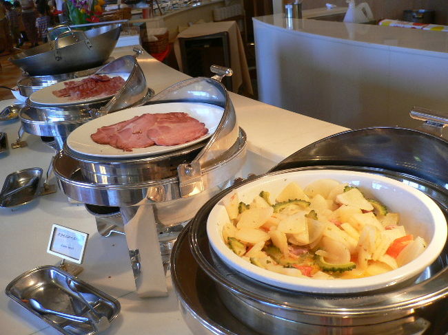 朝食は4ヶ所のレストランから選べますが、<br />雰囲気がよかったので　昨日のランチの「アクアベル」へ。