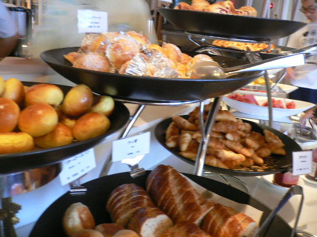 こちらのパンはもちろん焼きたて　フカフカでした。