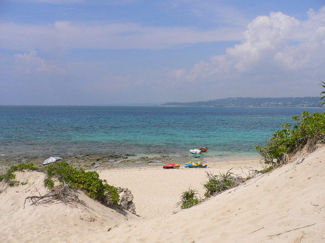 近○ー、Ｊ○Ｂのツアーの方が沢山みえてました。<br /><br />※個人で行けば、船代￥2500−ほどです。<br />　<br />遊具を持っていても　ライフジャケットを着ていないとシュノーケリングは禁止されています。<br />事故防止の為、監視員が常にチェックしています。<br /><br />あまりに綺麗な海なので　予定より1時間ほど長くいました。<br /><br />透明度も高く、この島はポント高いです〜☆☆☆☆<br />