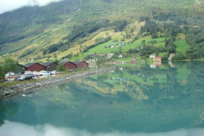 水面に映る景色が素晴らしい。