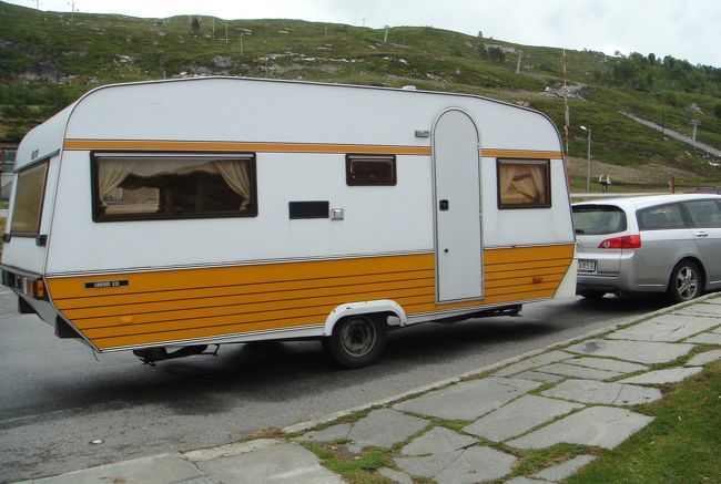 バスで走ること50分、ここでトイレ休憩です。<br /><br />北欧は今がシーズンですから、こんなキャンピングカーをよく見かけました。<br />