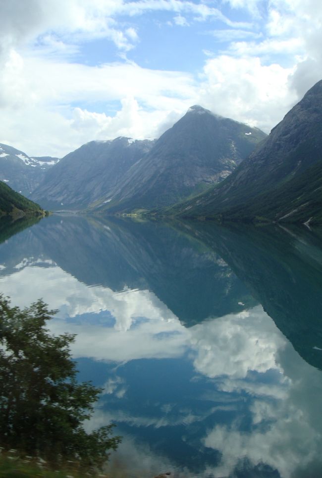 太陽が顔を出すと・・・<br /><br />景色が一変しました。<br />吸い込まれそう！