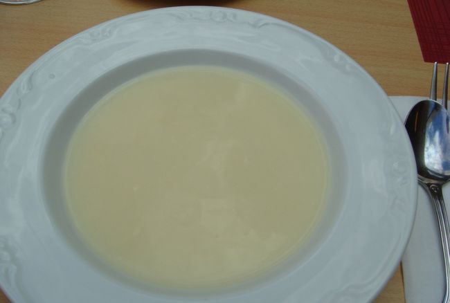 アスパラガスのスープ<br /><br />お天気になると気分が高揚して食が進み、完食〜！