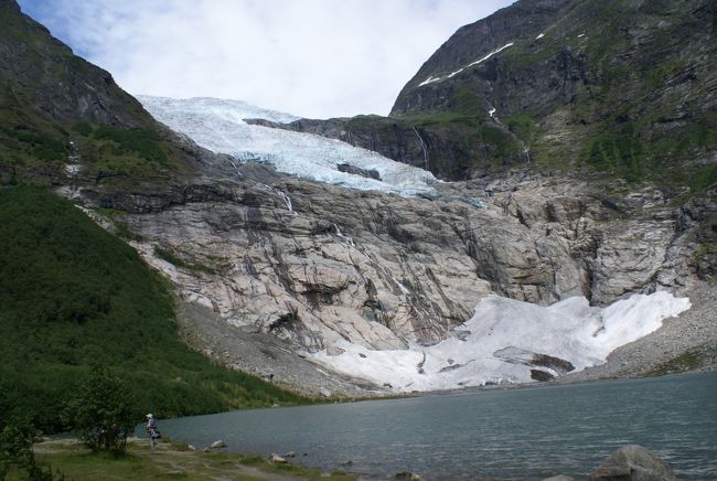 氷河に削られた跡が深く残っています。