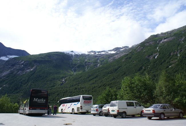 15：00<br />これからソグネフィヨルドのそばにあるホテルに向かいます。