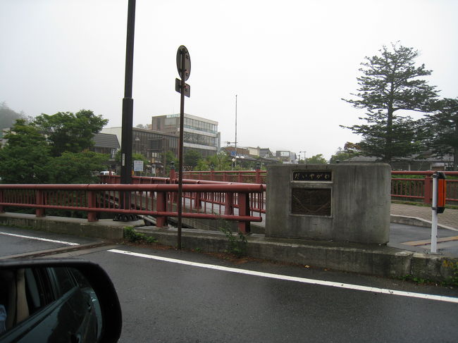 まずは華厳の滝に向かいます。