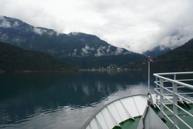 お天気に恵まれなかったけど、雨に降られなかったのは幸いでした。<br />約１時間のクルーズを終えて、これから下船の準備です。