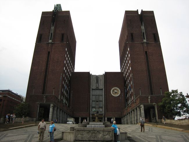 オスローの市庁舎。ここでは、ストックホルムで授与されるノーベル賞とは異なる、「ノーベル平和賞」の授与式が行われます。