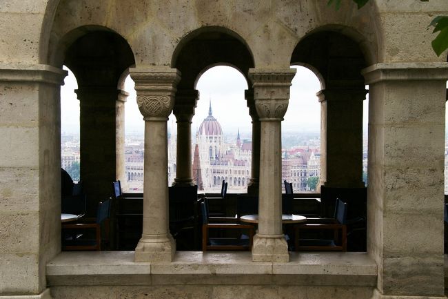 漁夫の砦から国会議事堂を見る。