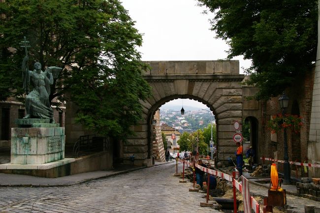 ベーチ門<br />城バスの最初のバス停に止まります。<br />