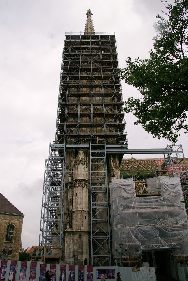 マーチャーシュ教会<br />大改修中でした。