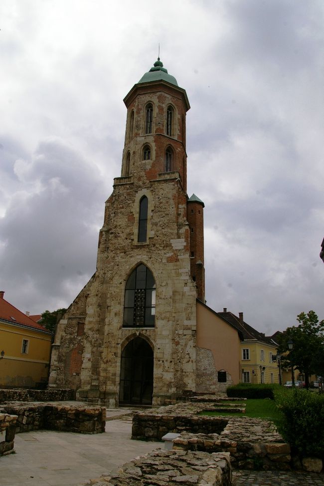 マーリア・マグドルナ塔<br />戦災の傷跡を後世に残すために修復してないとの事<br />