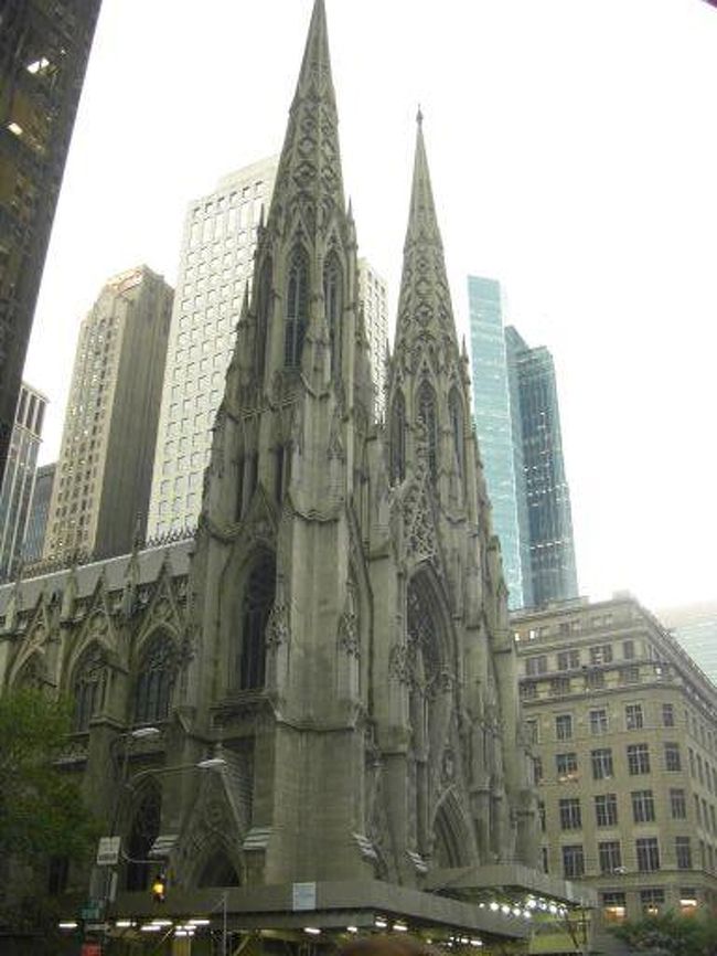 5番街の高層ビルの中にこういう教会があるのがおしゃれだよねー