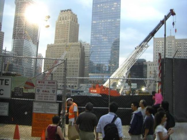 Ground　Zero<br />親父の知り合いが２人も死んでいるからその人のへ黙祷を捧げてくれと親父に頼まれてました。<br />けど、僕は死んだ人すべてに祈ったと同時に、その報復で死んでいったアフガンの人々にも祈った。