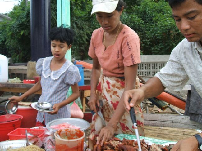 家族でやってます。<br />外国人は珍しいようでえらい喜んでくれました。<br />翌日も食べに行ったんですが、覚えていてくれたらしく麺料理をサービスしてくれました。