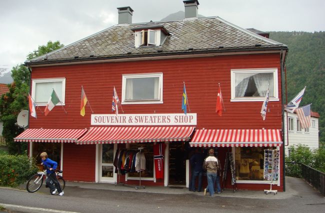 このショップでガイランゲルフィヨルドの写真集を買いました。