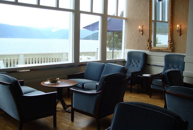 フィヨルドの景色を眺めながらのティータイムです。