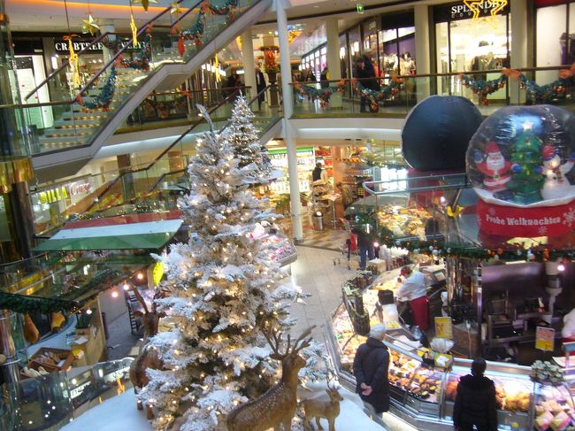 最初に行ったのはオペラ座の近くにある、<br />スーパー「ビラ・コルソ」。<br /><br />チェーン店のようです。<br /><br />種類も豊富で、お土産にいいような物も<br />売っています。