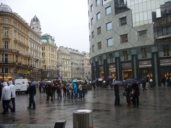 ケルントナー通り。<br /><br />残念ながら、雨が降ってきました・・・