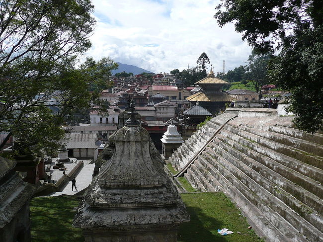 パシュパティナート<br /><br />ヒンドゥの大寺院、シバ神を祀るパシュパティナート。<br />火葬場もある。<br />