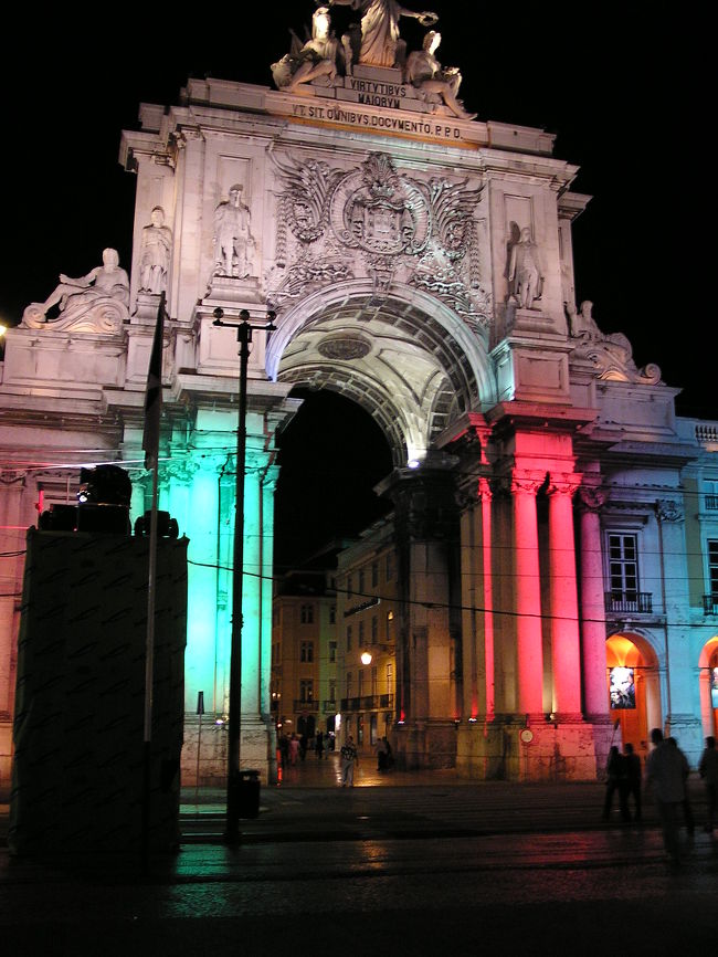 ライトアップも自国ポルトガル代表を応援してか、ポルトガルカラーであざやかにライトアップ。