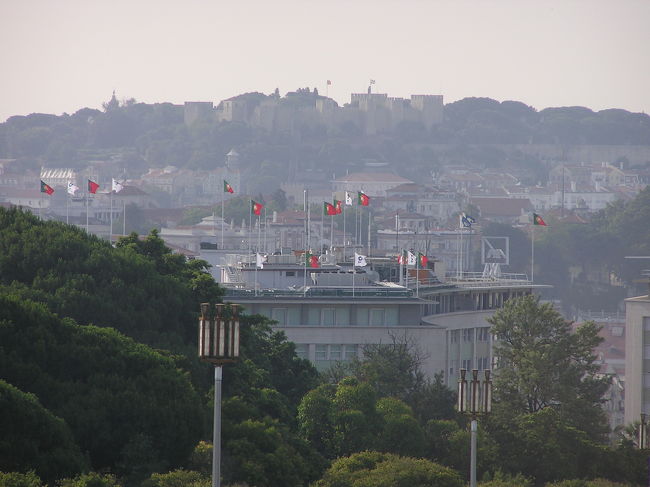 EURO期間中で自国を応援のサポートなのか、街中いたるところにポルトガル国旗があふれていて、国中上げて自国開催で自国のチームを応援しているのを感じて、ヨーロッパサッカーの熱さを体感。2002年のワールドカップ、盛り上がったものの一時的なブームといった感じでサッカー文化が染み付いているヨーロッパサッカーは、こういった街をみていてもやはり魅力です。