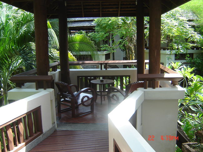 テラスです。<br /><br />ここで朝食食べたいですね。