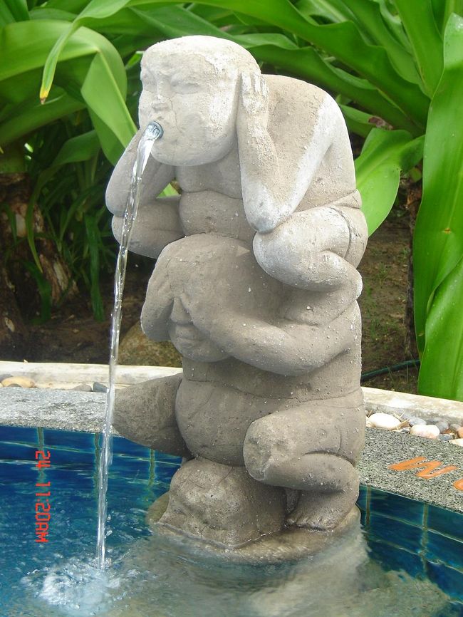 この水出し小僧は、何回見ても不気味でした。