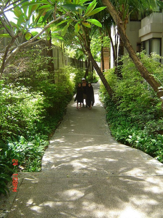 たくさん動いてお腹すいたね。<br /><br />ご飯食べに行きましょう。