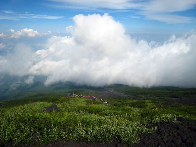 意外にも、こんなに緑があります<br />そして、凄い雲でしょう！！